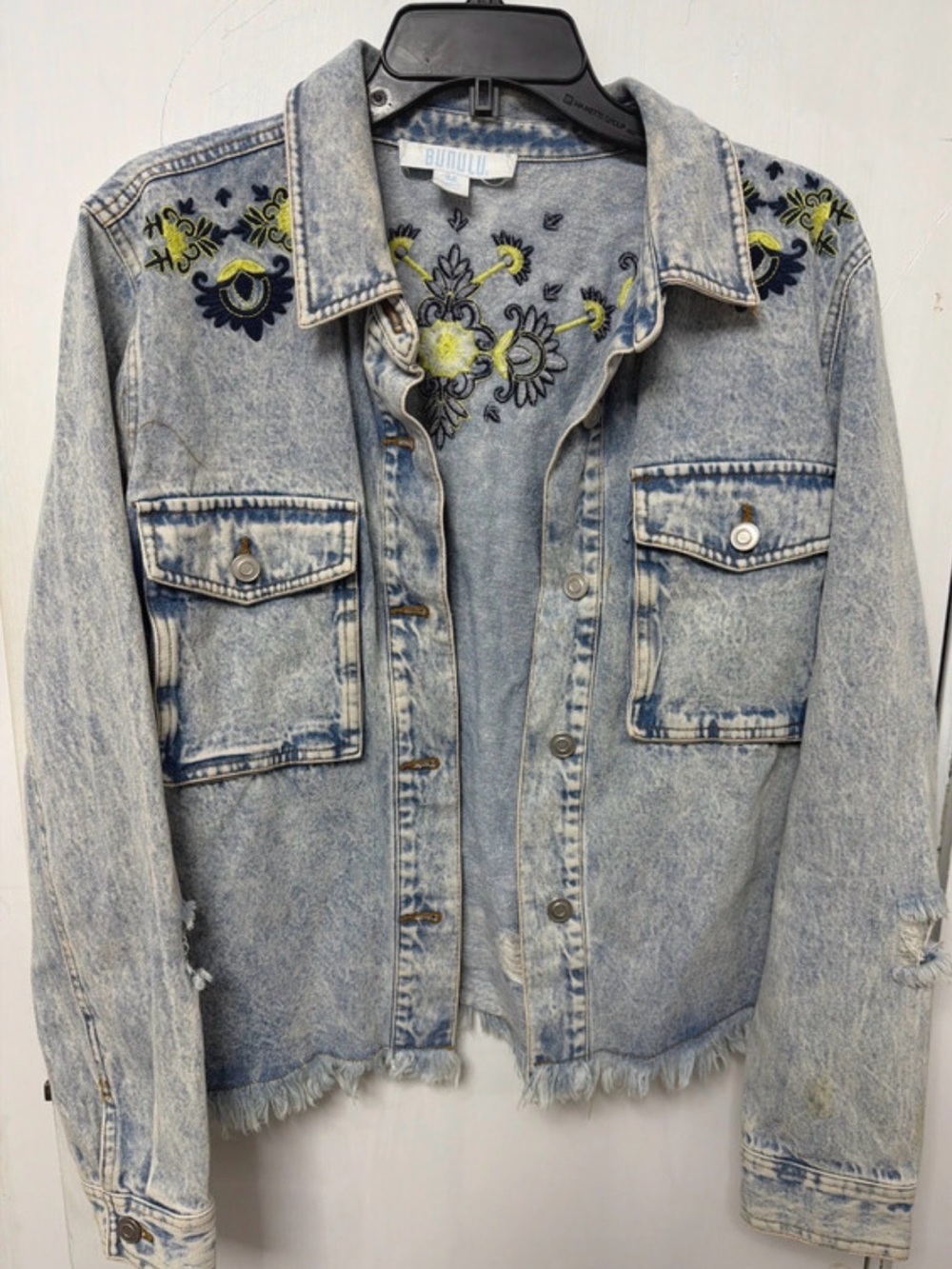 Floral Embroidered Light Wash Denim Jacket (090678) ✨ 🌼 - Picture 3 of 3
